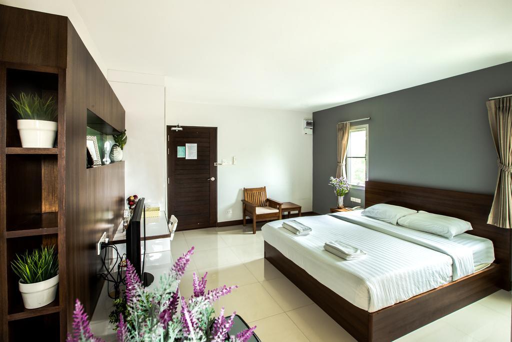 Central Place Serviced Apartment Chonburi Buitenkant foto